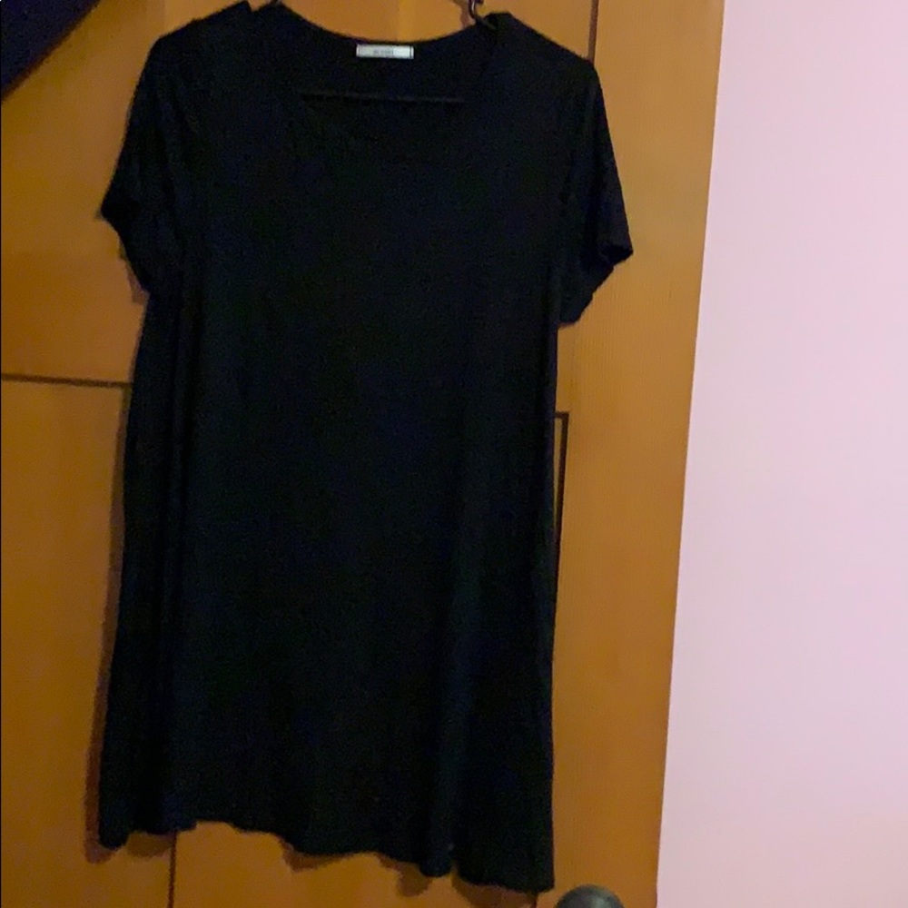 Black short sleeve t shirt dress